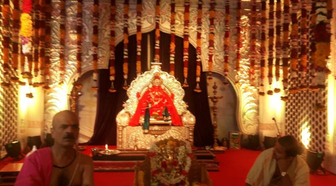 2 crores worth of real flowers are the reason for the beautitude of Siddhivinayaka the most auspicious Ganpati temple in Mumbai. 